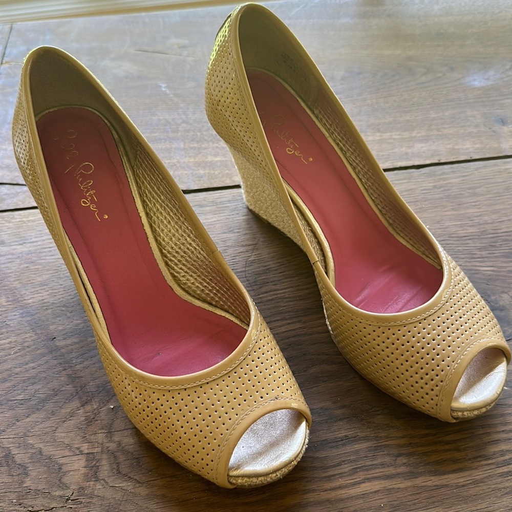 Size 7.5 Lilly Pulitzer wedge heels. There is a tiny mark on the inside of both.